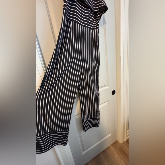 Leith Black and White Striped Garment - Picture 2 of 5